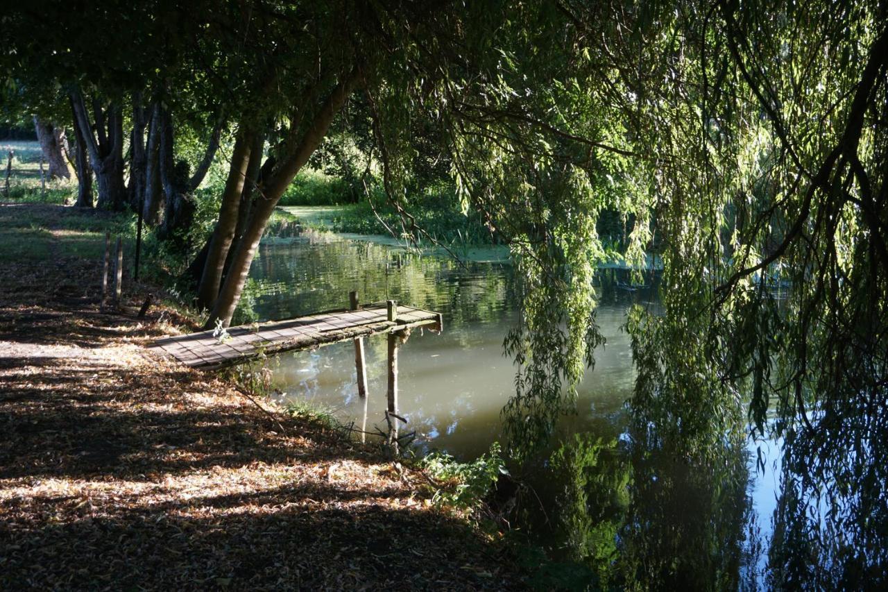 Le Moulin De Moquesouris - Chambres D'Hotes Et Table D'Hote Nazelles-Negron Luaran gambar